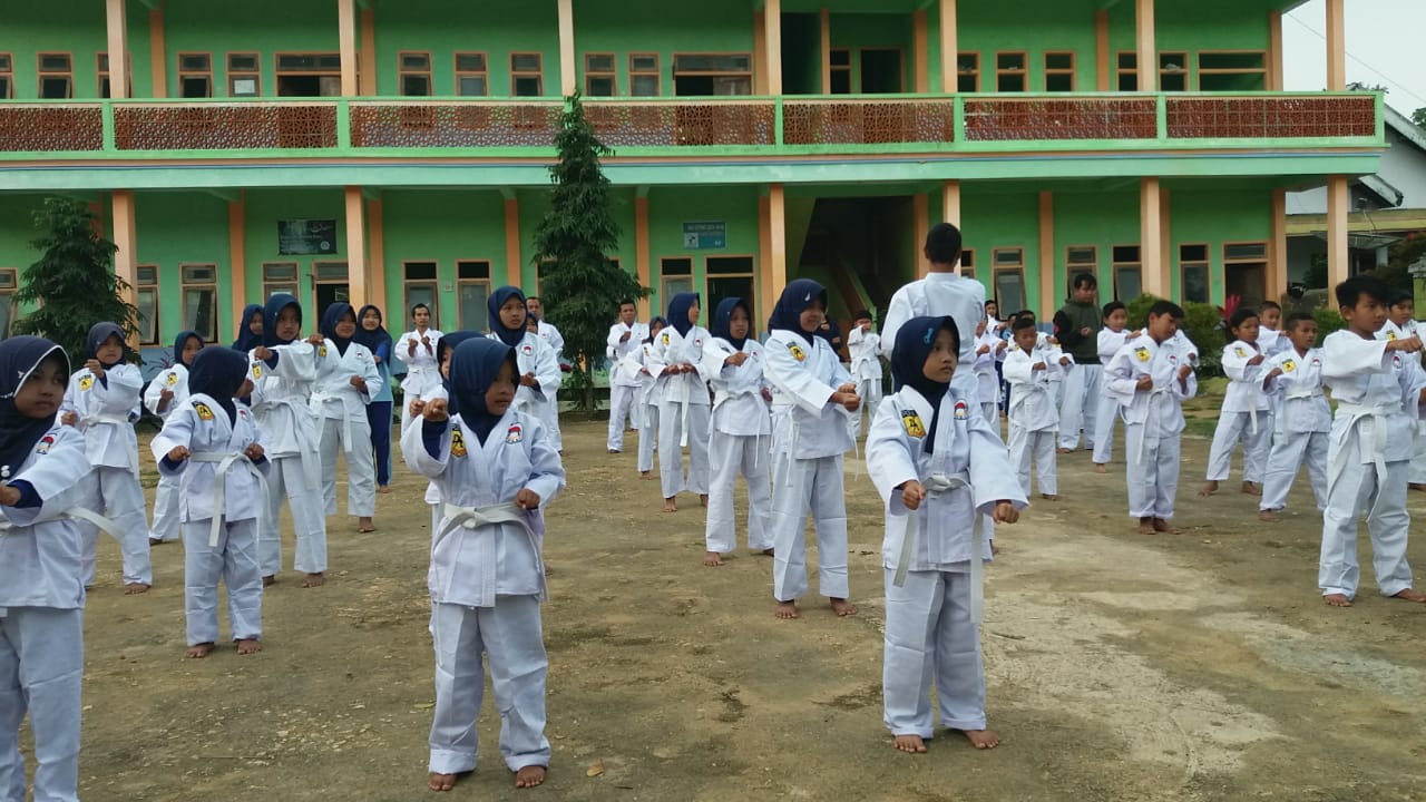 Semangat anak-anak berlatih karate Inkai.